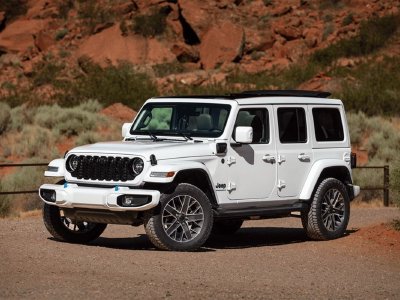 Falla en actualización OTA deja sin potencia a Jeep Wrangler 4xe en medio de la carretera